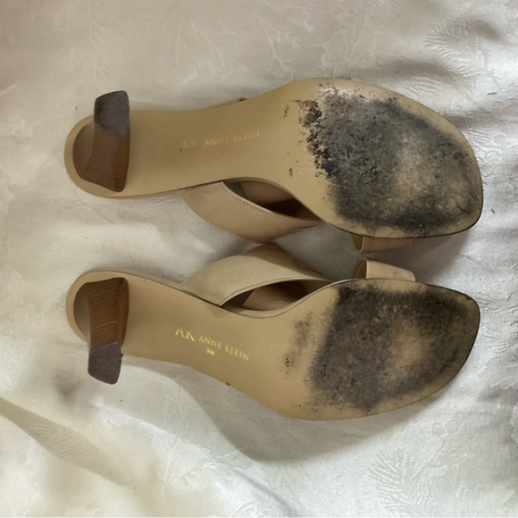 Ann Klein leather & elastic heeled sandal - Picture 5 of 5